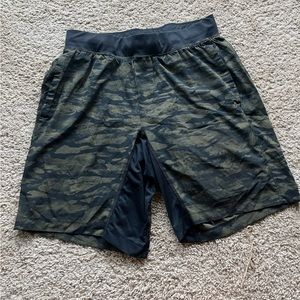 Men’s Lululemon Green Camo Shorts with Liner